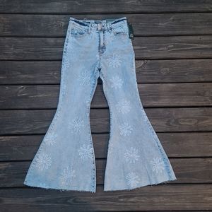 { WILD FABLE } *NWT* high rise flower print bell bottoms size 4